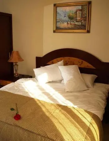 George II Hotel